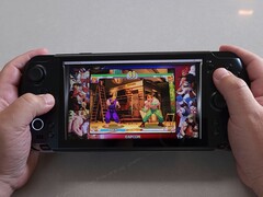 GPD Win 5 handheld ejecutando Street Fighter III: 3rd Strike de la Capcom Anniversary Collection. (Fuente de la imagen: The Phawx vía YouTube)