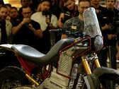 Royal Enfield llevó a EICMA 2023 un prototipo sucio del banco de pruebas de la Himalayan eléctrica para atraer al público más rudo. (Fuente de la imagen: Royal Enfield en YouTube)