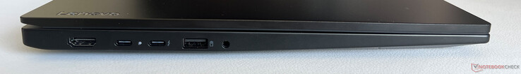 Lado izquierdo: HDMI 2.1, USB-C 3.2 Gen.2 (20 Gbps, DisplayPort 1.4, Power Delivery 3.1), USB-C 4.0 con Thunderbolt 4 (40 Gbps, DisplayPort 2.1a, Power Delivery 3.1), USB-A 3.2 Gen.1 (5 Gbps, alimentado), 3,5 mm estéreo