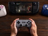 El mando 8BitDo Pro 3 puede conectarse a una Steam Deck a través de Bluetooth o USB. (Fuente de la imagen: 8BitDo)