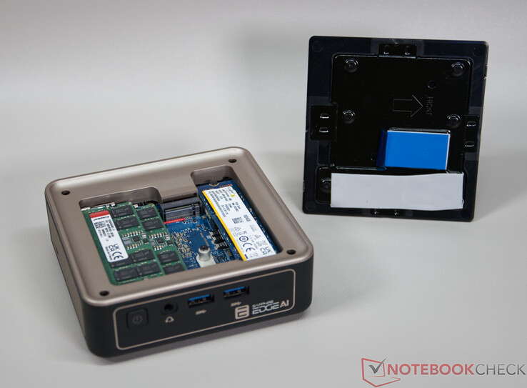 Sapphire Edge AI con parte superior abierta