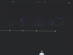 Samsung mostró brevemente su hoja de ruta que tenía un teléfono tríptico en proyecto. (Fuente de la imagen: Samsung YouTube, Official Replay Unpacked 2025, captura de pantalla editada)