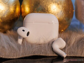 Los AirPods 4 incorporan el mismo chipset Apple H2 que los AirPods Pro 3, en la imagen anterior. (Fuente de la imagen: Notebookcheck)