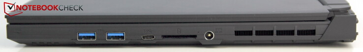 Derecha: 2x USB-A 3.0, USB-C 3.0, lector SD, fuente de alimentación