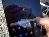 La última actualización del Galaxy Z Fold2 lo equipara a las series Galaxy S20 y Note 20. (Fuente de la imagen: NotebookCheck)