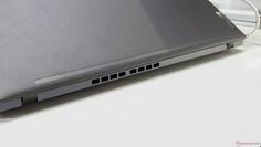 ThinkPad serie X 2023: Salida de ventilador en la parte posterior