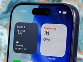 Los próximos buques insignia de Android podrían recibir una lente frontal similar a la cámara Center Stage de 18 MP de Apple, con una resolución mucho mayor.