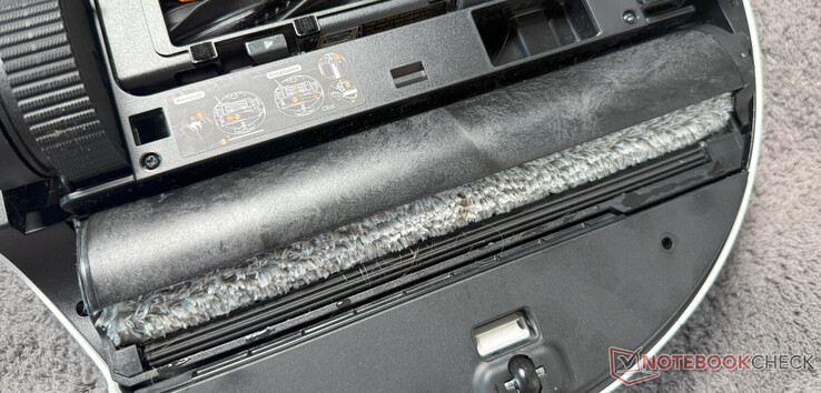 El protector de rodillo AutoSeal cubre el rodillo de limpieza AquaRoll cuando se limpian alfombras