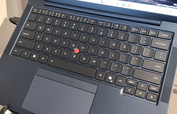 El nuevo diseño de teclado del ThinkPad de Lenovo (mostrado en un T14s Gen 7).