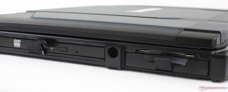 Izquierda: unidad de DVD extraíble, hueco para el lápiz óptico, batería extraíble, lector de tarjetas inteligentes