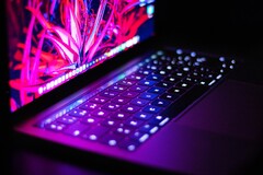Apple está desarrollando un teclado para MacBook con mini-LEDs para leyendas dinámicas personalizables. (Fuente de la imagen: Irving Marca)