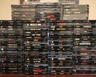 Una colección de discos físicos de PlayStation 1, incluidas las cajas