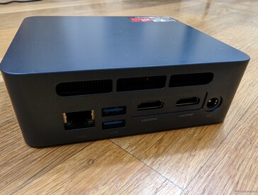 Trasero: Gigabit RJ-45, 2x USB-A, 2x HDMI (4k60), adaptador de CA