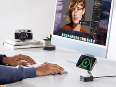 Ya está disponible la estación de carga magnética plegable Qi2 2 en 1 de UGREEN. (Fuente de la imagen: UGREEN)