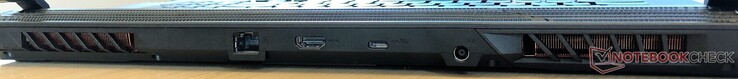 Detrás: Ventilación, Gigabit Ethernet, HDMI 2.0b, USB 3.1 (Gen 2) Tipo C, alimentación de CC, Ventilación