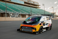 Ford ha rediseñado la furgoneta de altas prestaciones totalmente eléctrica SuperVan para batir récords en la Pikes Peak International Hill Climb. (Fuente de la imagen: Ford)
