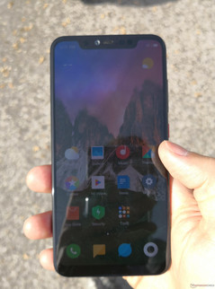 Uso de Xiaomi Mi 8 Explorer Edition bajo el sol