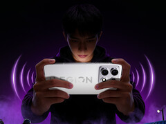 El Legion Y70 2026 saldrá a la venta en China el 19 de mayo. En la imagen: una imagen promocional que muestra la opción de color blanco del teléfono.