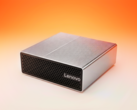 El Lenovo SFF RTX Spark tiene un acabado mínimo de doble tono.