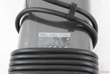 El adaptador de corriente  de 130 W es mayor que el estándar de 100 W de Thunderbolt 3