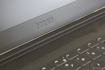 El logotipo de MSI es tenue y aún más difícil de ver, en contraste con su aspecto plateado brillante en la serie MSI G.