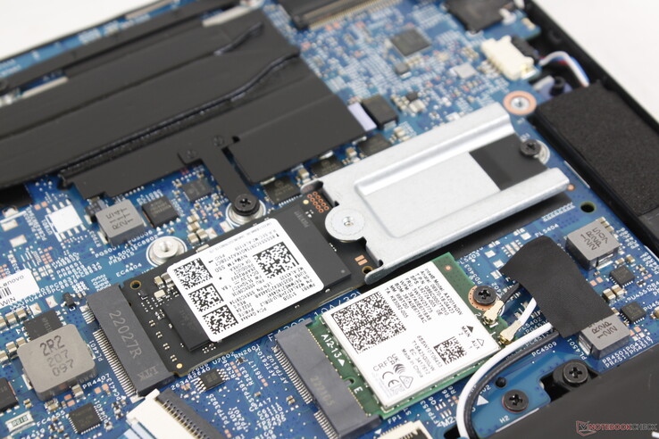 El sistema sólo admite una unidad SSD M.2 de hasta 80 mm de longitud. Se admiten unidades PCIe4