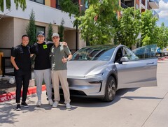 Este Tesla Model Y es el primer vehículo de la historia que se entrega de forma autónoma (Fuente de la imagen: Tesla)