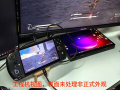 La GPD Win 5 en uno de sus dos aparentes colores de lanzamiento junto a una GPD Duo. (Fuente de la imagen: GPD vía Cary Golomb)