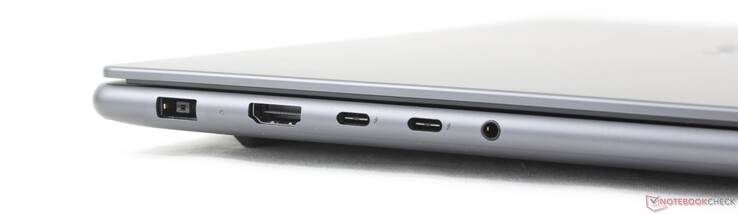 Izquierda: adaptador de CA, HDMI 2.1, 2x USB-C Thunderbolt 4 con DisplayPort 2.1 + Power Delivery, auriculares de 3,5 mm