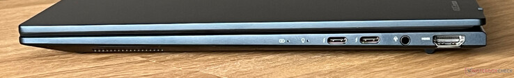 Derecha: 2x USB-C 4.0 con Thunderbolt 4 (40 GBit/s, DisplayPort, Power Delivery), audio de 3,5 mm, HDMI 2.1