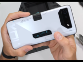 El ROG Phone 2023. (Fuente: JerryRigEverything vía YouTube)