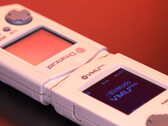 El 8BitMods VMU Pro también ofrece carga USB Tipo-C. (Fuente de la imagen: 8BitMods)