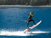 La tabla de e-surf Cyrusher Thunders tiene un motor de 10 kW de potencia máxima. (Fuente de la imagen: Cyrusher)