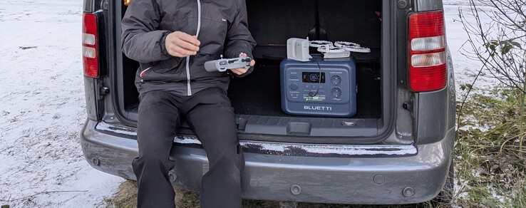 Cargar baterías de drones sobre la marcha