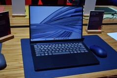 Lenovo IdeaPad Vibe 14 en color «Moody Blue».