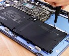 La Surface Pro 9 es bastante más fácil de reparar que sus predecesoras. (Fuente de la imagen: iFixit)