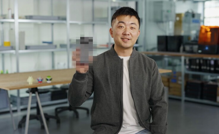 El jefe de Nothing, Carl Pei, muestra el Nothing Phone pixelado (3) (Fuente de la imagen: Google)
