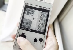 La tercera temporada de «The Paper Boy» emula juegos de Game Boy en una pantalla táctil E Ink.