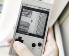 La tercera temporada de «The Paper Boy» emula juegos de Game Boy en una pantalla táctil E Ink.