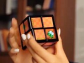 El WOWCube tiene 24 pequeñas pantallas y viene con un montón de juegos de puzzle (Fuente de la imagen: Cubios)