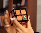 El WOWCube tiene 24 pequeñas pantallas y viene con un montón de juegos de puzzle (Fuente de la imagen: Cubios)