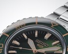 Primer plano del Seiko 5 Sports SKX HDB005, destacando su esfera verde oscuro