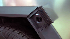 El cibercamión puede llevar supercargadores V4 de 350 kW (imagen: Top Gear/YT)