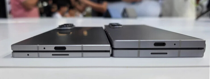 El Galaxy Z Fold7 junto al Galaxy Z Fold6, de izquierda a derecha. (Fuente de la imagen: u/FragmentedChicken)