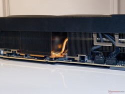 La RTX 4080 Super Gaming OC utiliza un total de nueve heatpipes de cobre
