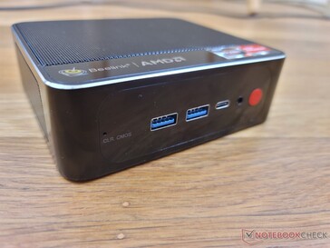 Frontal: 2x USB 3.0, USB-C, audio combo de 3,5 mm, botón de encendido