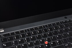 ThinkPad T14s G2: Altavoces sobre el teclado