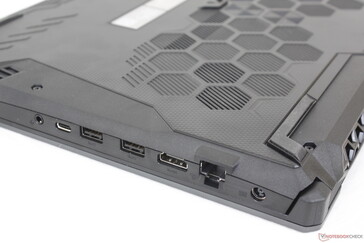 Diseño de rejilla en forma de panal en el panel inferior, como en los portátiles Alienware y MSI GS