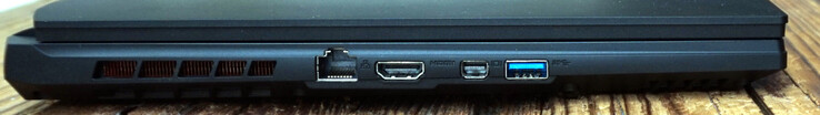 Izquierda: LAN de 2,5 Gbit, HDMI, DisplayPort, USB-A (5 Gbit/s)