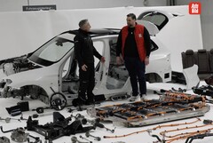 El BMW iX3 ha sido desmontado tras la prueba de larga duración y casi 62.000 millas